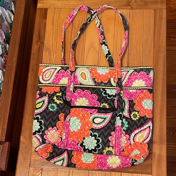 Vera Bradley Ziggy Zinnia Tote Bag Quilted Floral Shoulder Bag Black Multicolor - Picture 8 of 16